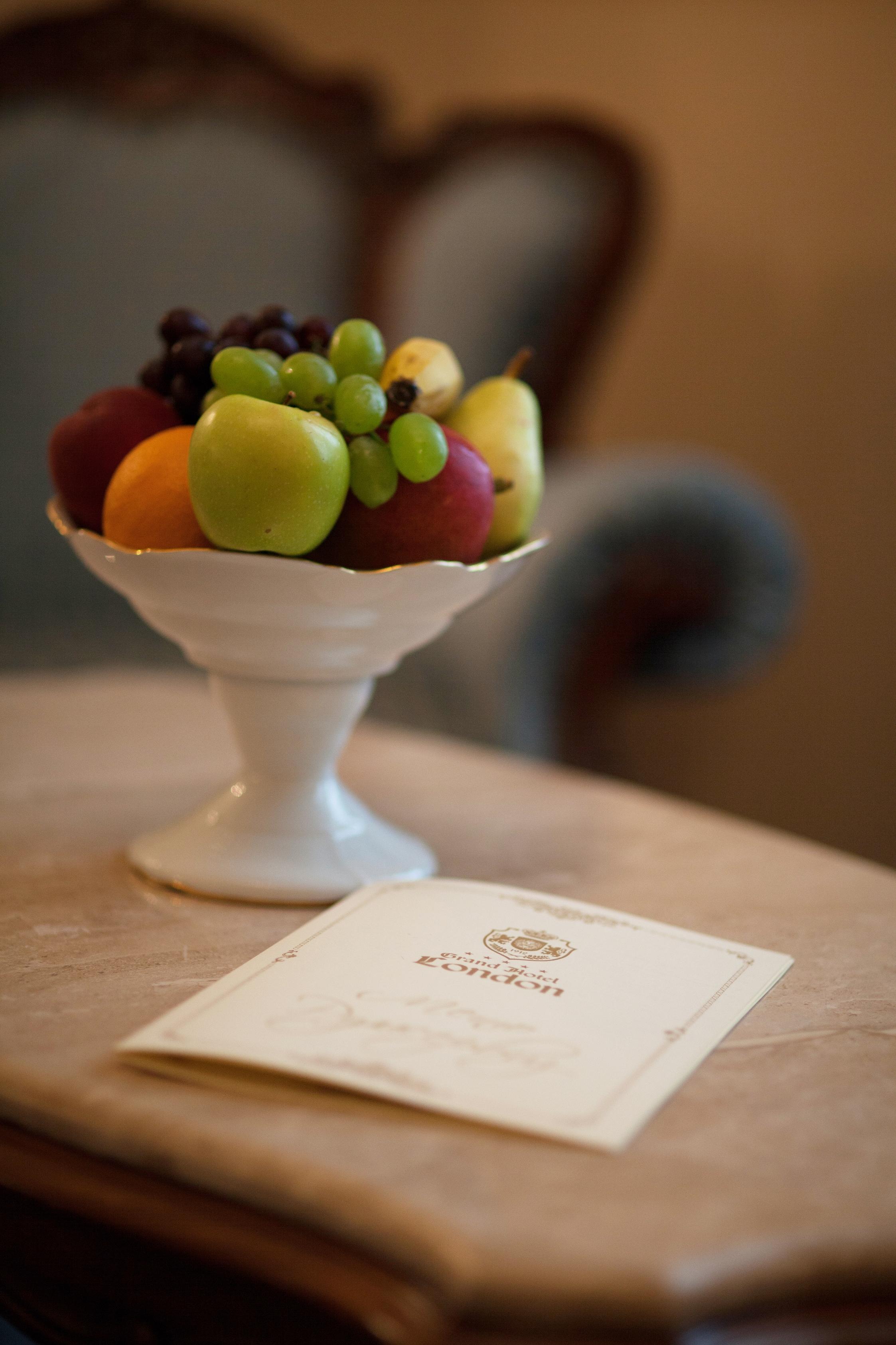 Grand Hotel London Varna Eksteriør bilde Fruit bowl