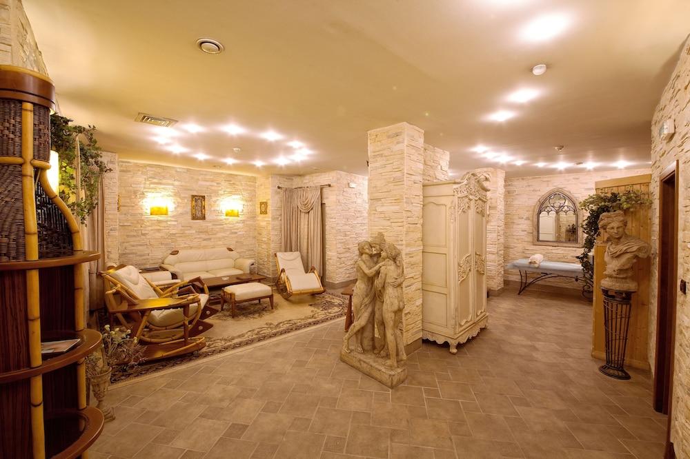 Grand Hotel London Varna Eksteriør bilde A salt cave in the United States
