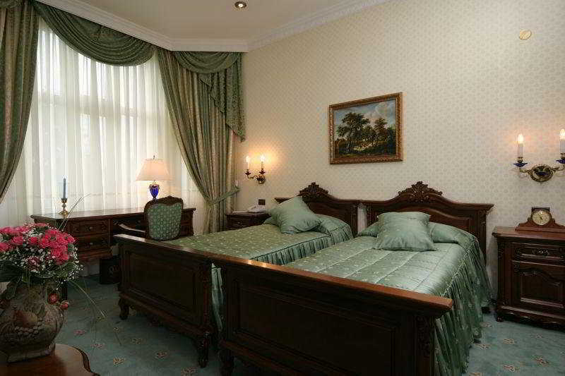 Grand Hotel London Varna Eksteriør bilde A room at the hotel